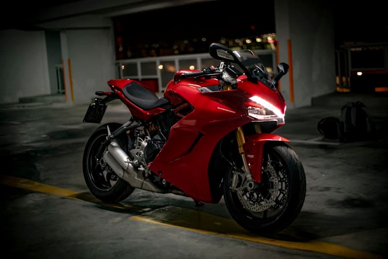 Motos